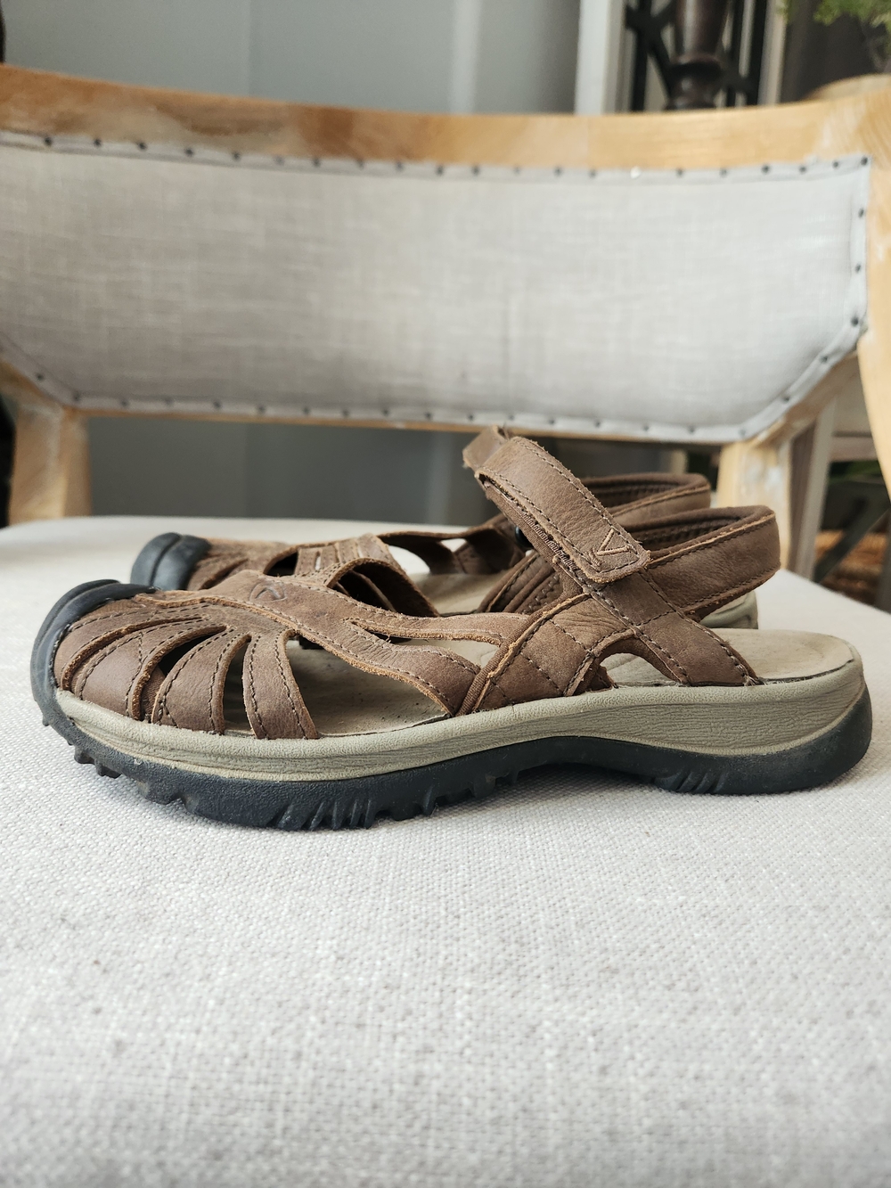 Keen Brown Leather Outdoor Sandals 6.5 Water Resistant Closed Toe